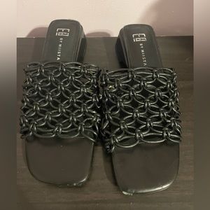 Size 8, wear and tear reflected in pictures